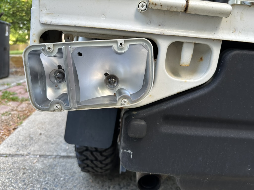 tail light half open